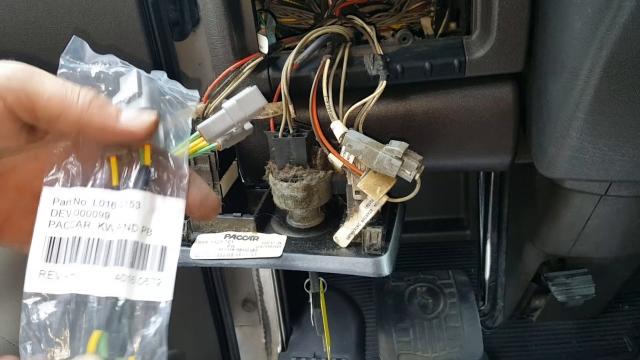 FMS - Kenworth T660-800-900: Installing 2-Pin Engine Data Connections